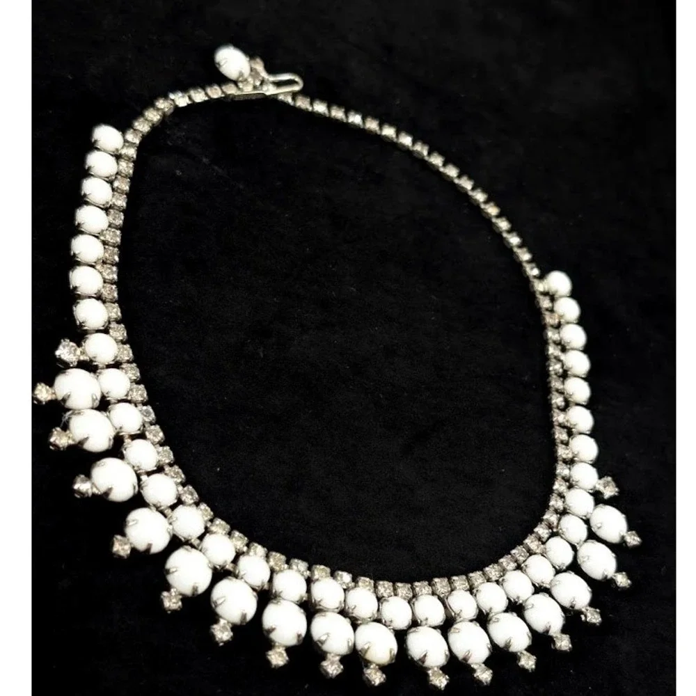 VTG Kramer New York Milk Glass Bib Necklace Choker Clear Rhinestone Silver‎ Tone